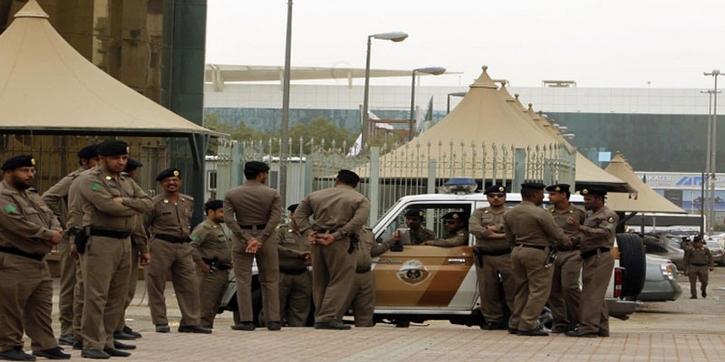 مطعم يستقبل الزبائن في نهار رمضان بمكة